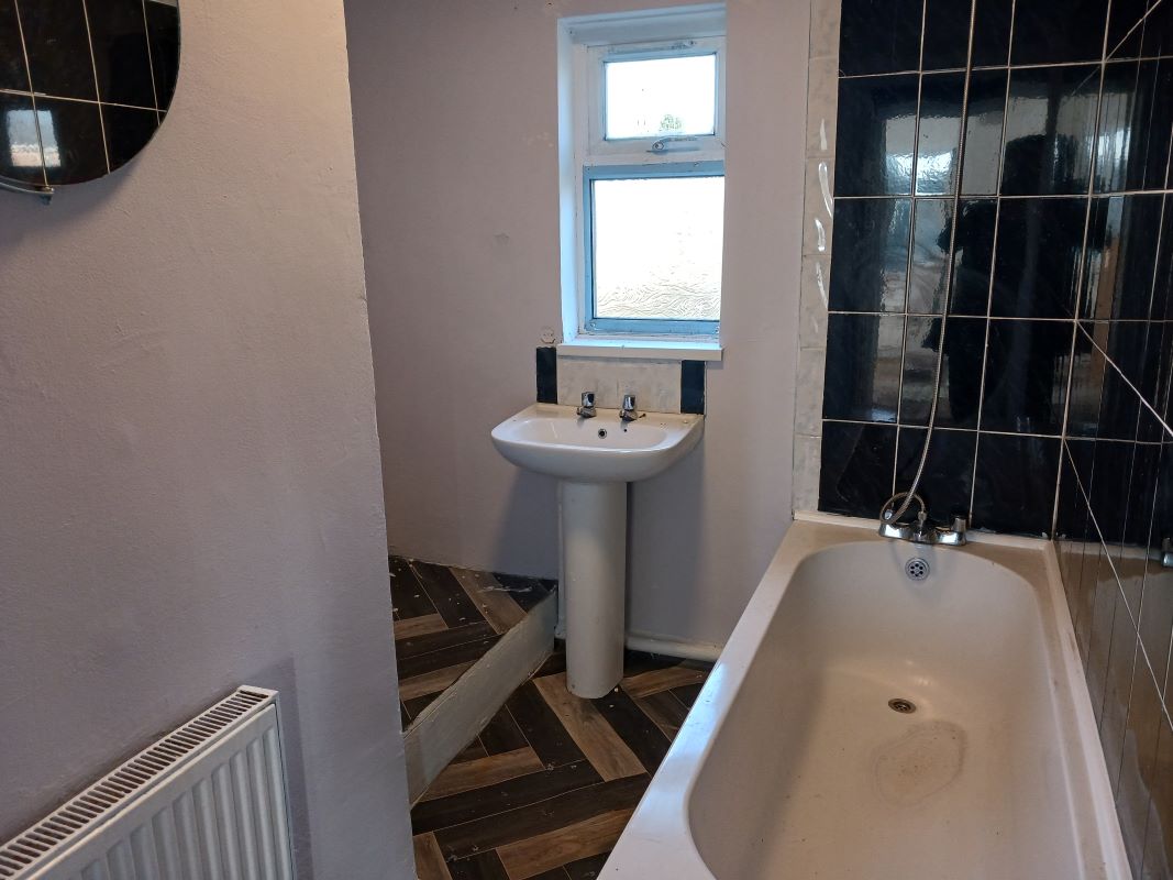 Leasehold Vacant Three Bedroom Semi-Detached House with Garage