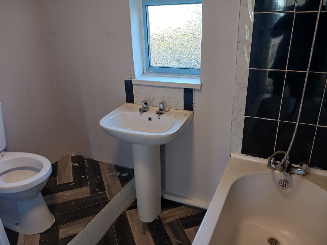 Leasehold Vacant Three Bedroom Semi-Detached House with Garage