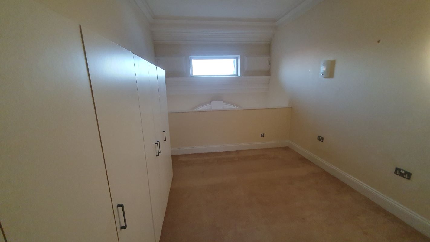Leasehold Vacant 2 Bedroom Apartment in Converted Period Building
