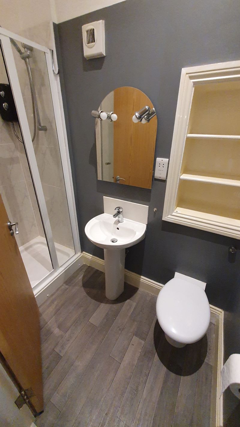 Leasehold Vacant 2 Bedroom Apartment in Converted Period Building
