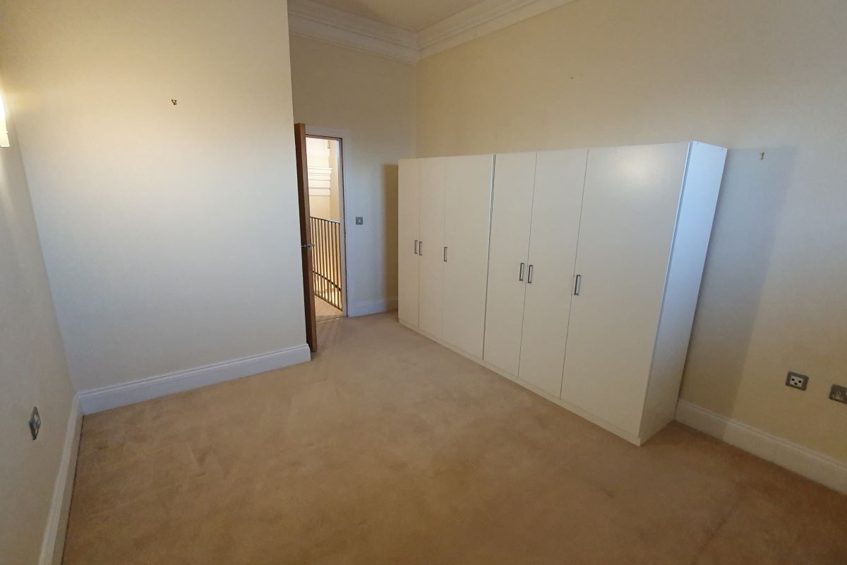 Leasehold Vacant 2 Bedroom Apartment in Converted Period Building