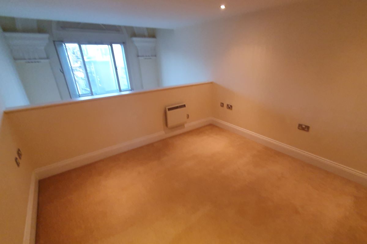 Leasehold Vacant 2 Bedroom Apartment in Converted Period Building