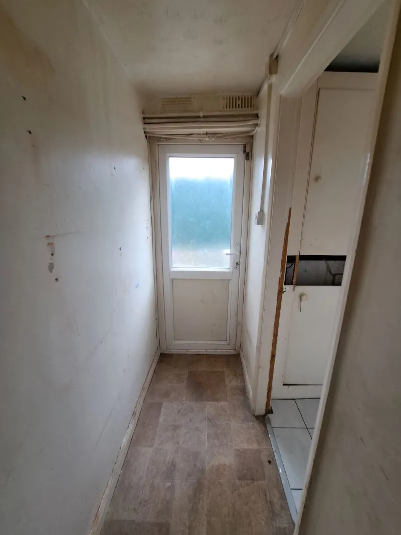 Freehold Vacant Three Bedroom End Terraced House