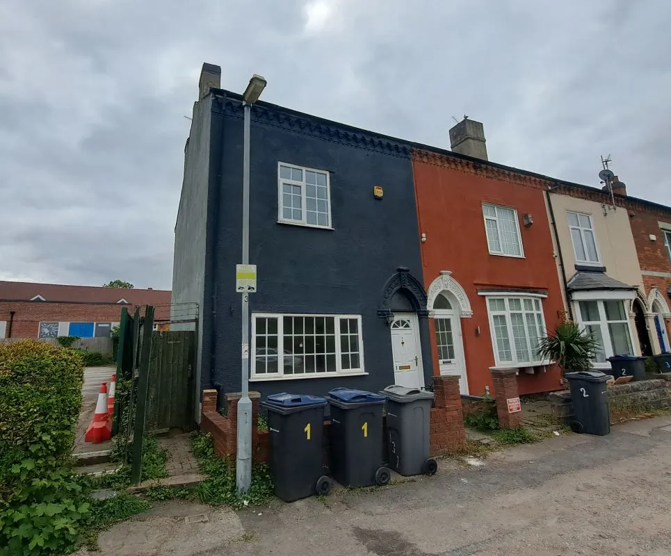 Freehold Vacant Three Bedroom End Terraced House