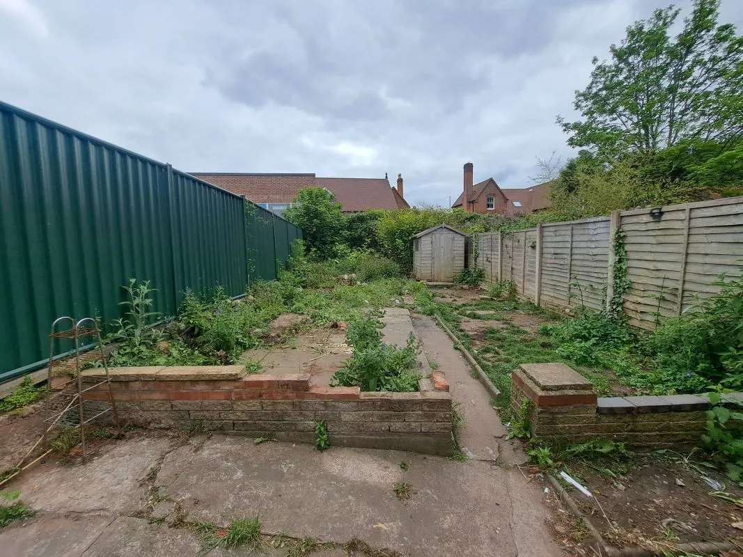 Freehold Vacant Three Bedroom End Terraced House