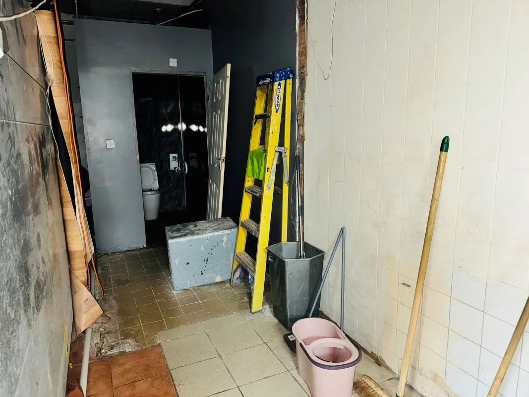 Freehold Convenience Store with Three Self Contained Flats