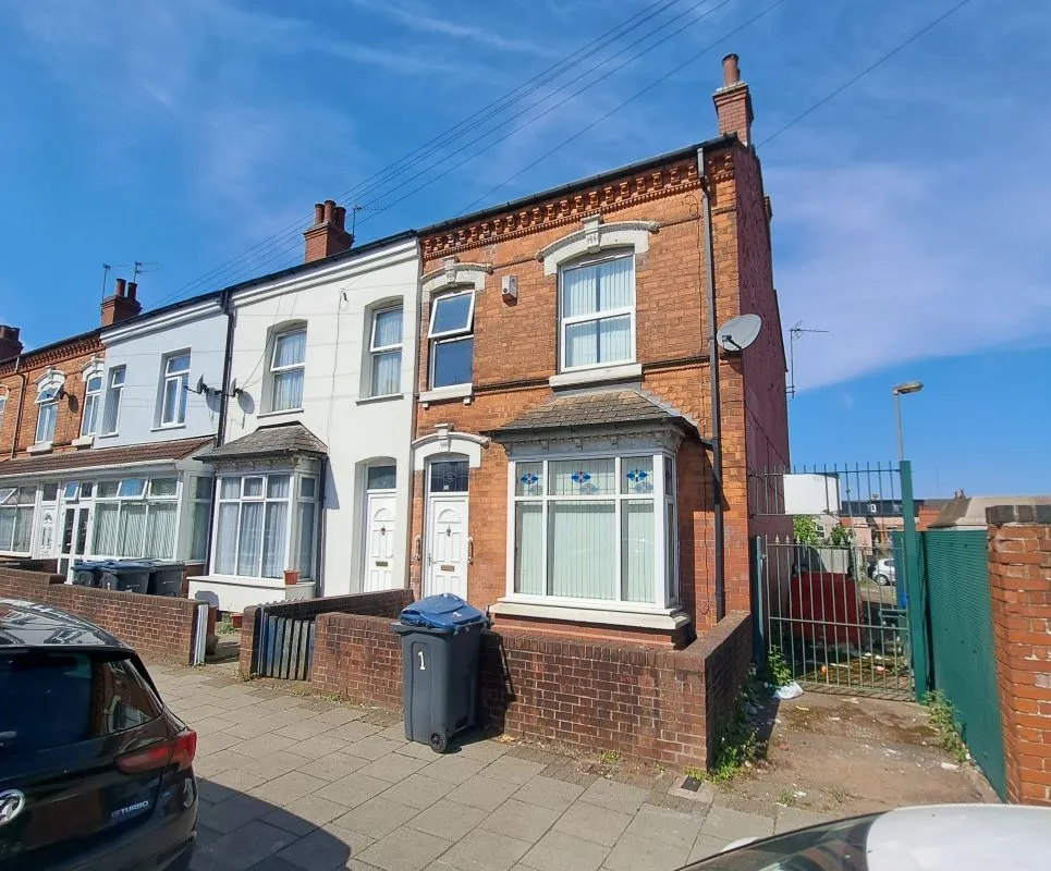 Freehold Vacant Three Bedroom End Terraced Property