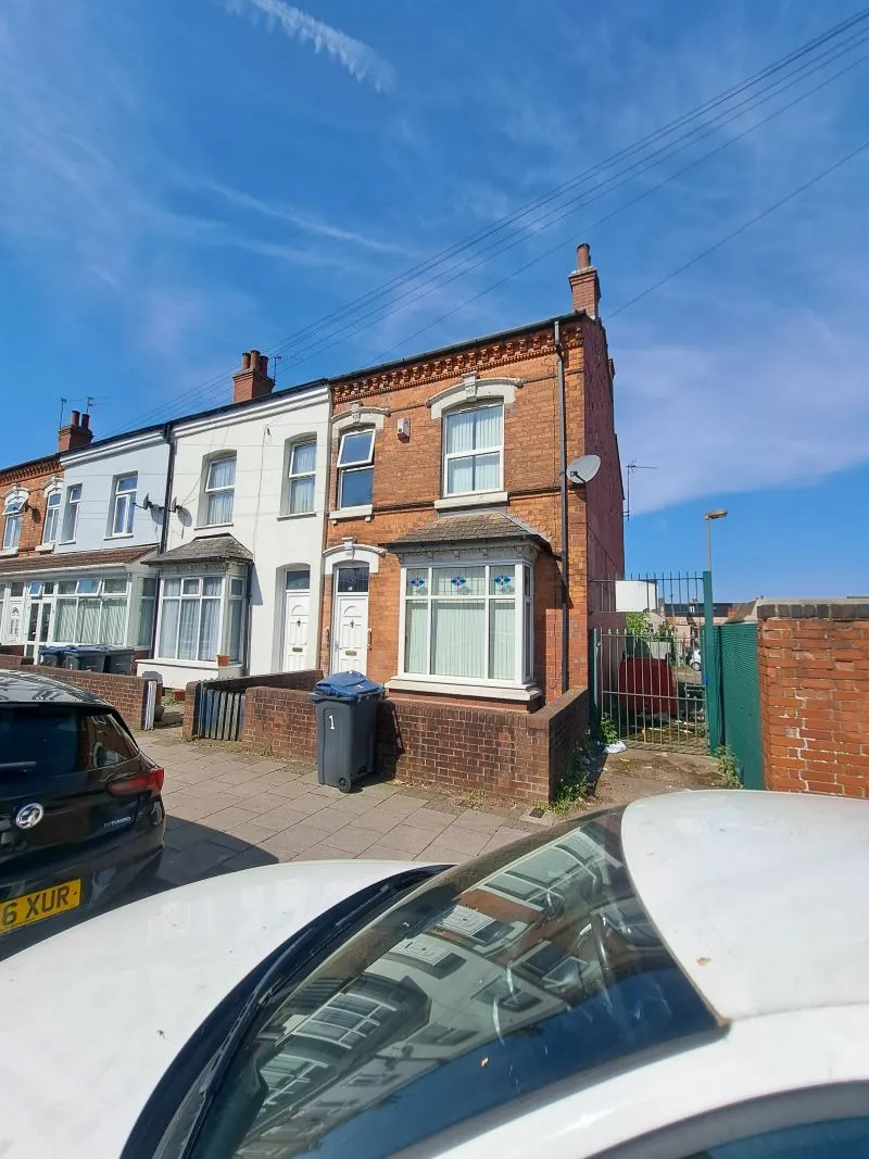 Freehold Vacant Three Bedroom End Terraced Property