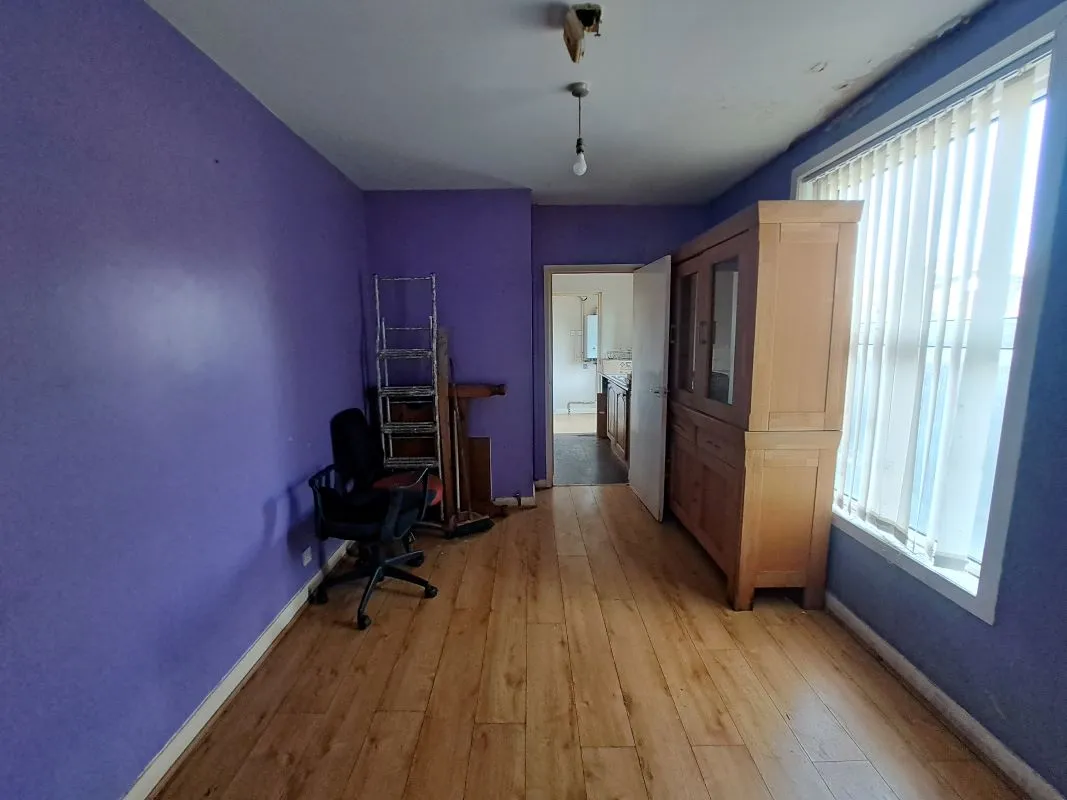Freehold Vacant Three Bedroom End Terraced Property