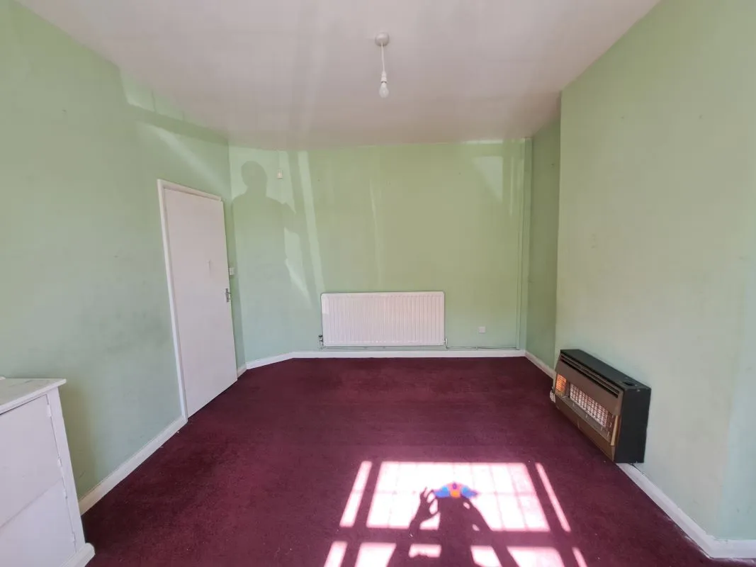 Freehold Vacant Three Bedroom End Terraced Property