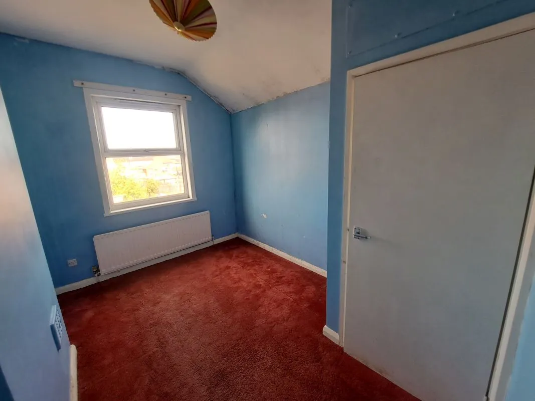 Freehold Vacant Three Bedroom End Terraced Property