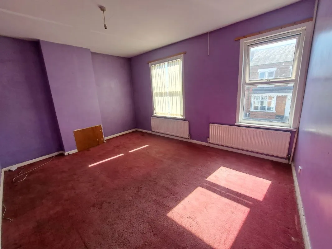 Freehold Vacant Three Bedroom End Terraced Property