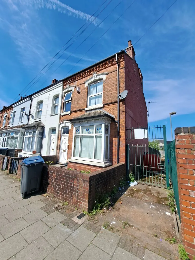Freehold Vacant Three Bedroom End Terraced Property