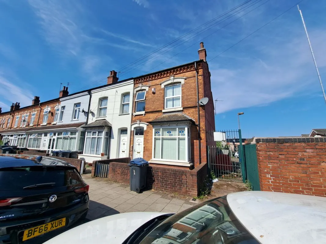 Freehold Vacant Three Bedroom End Terraced Property