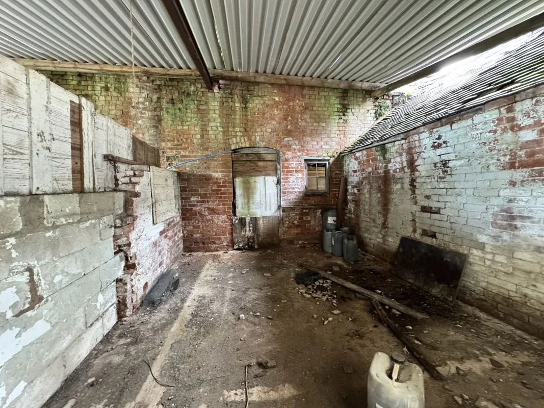 Freehold Vacant 7 Bedroom Farmhouse with a Range of Outbuildings