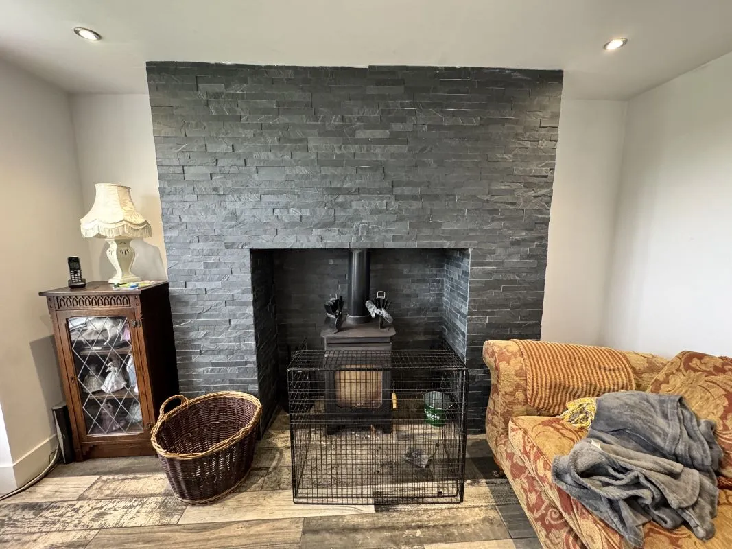 Freehold Vacant 7 Bedroom Farmhouse with a Range of Outbuildings