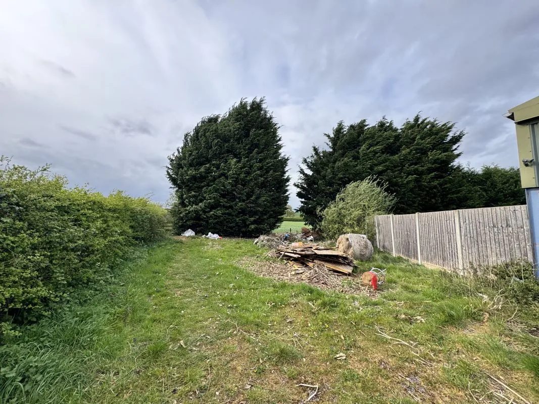 Freehold Vacant 7 Bedroom Farmhouse with a Range of Outbuildings