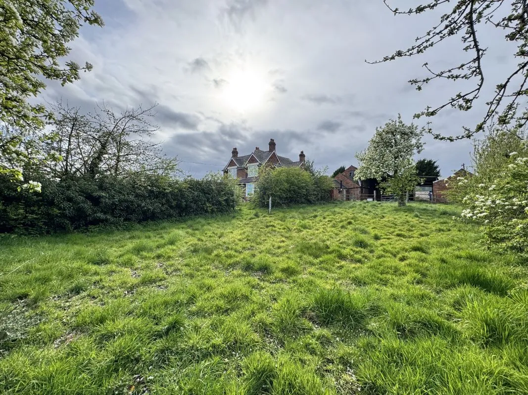Freehold Vacant 7 Bedroom Farmhouse with a Range of Outbuildings