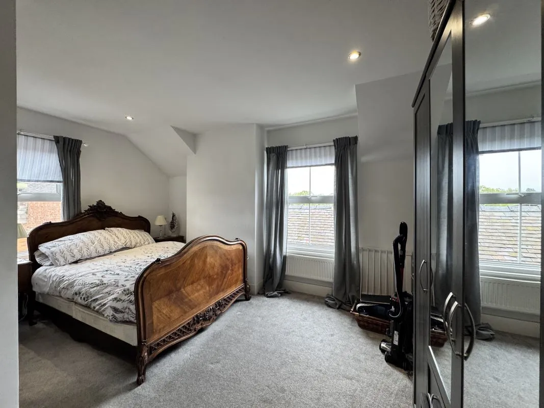 Freehold Vacant 7 Bedroom Farmhouse with a Range of Outbuildings