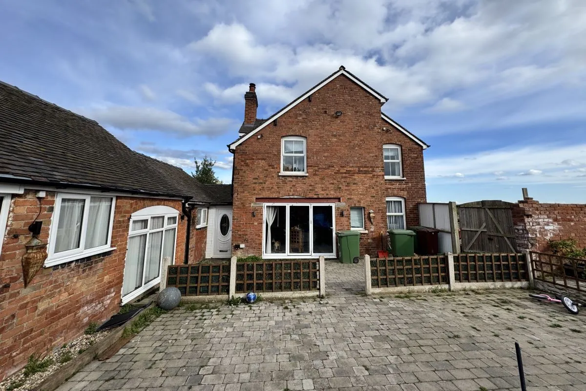 Freehold Vacant 7 Bedroom Farmhouse with a Range of Outbuildings