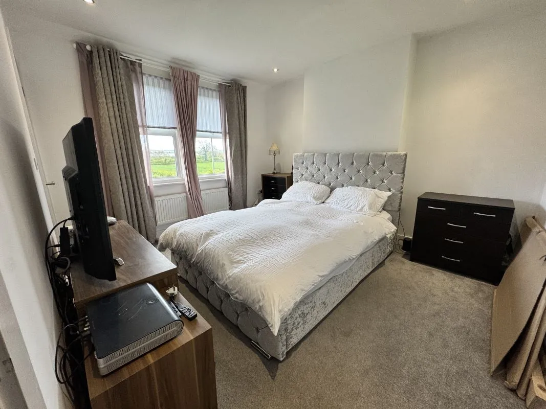 Freehold Vacant 7 Bedroom Farmhouse with a Range of Outbuildings