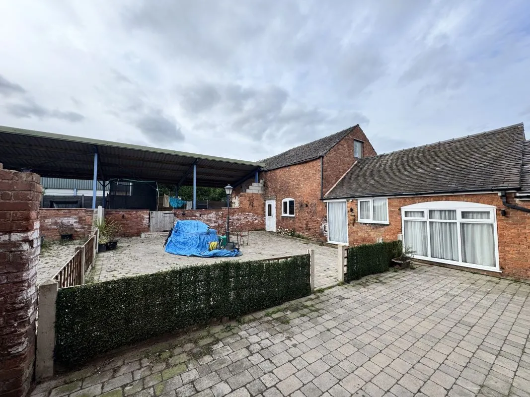 Freehold Vacant 7 Bedroom Farmhouse with a Range of Outbuildings