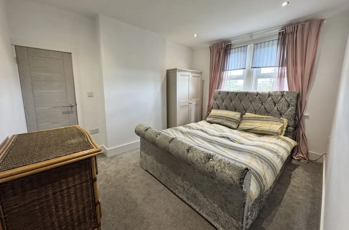 Freehold Vacant 7 Bedroom Farmhouse with a Range of Outbuildings