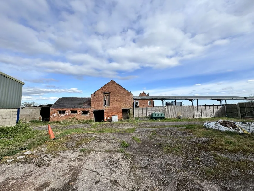 Freehold Vacant 7 Bedroom Farmhouse with a Range of Outbuildings