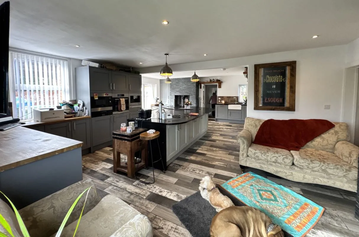 Freehold Vacant 7 Bedroom Farmhouse with a Range of Outbuildings