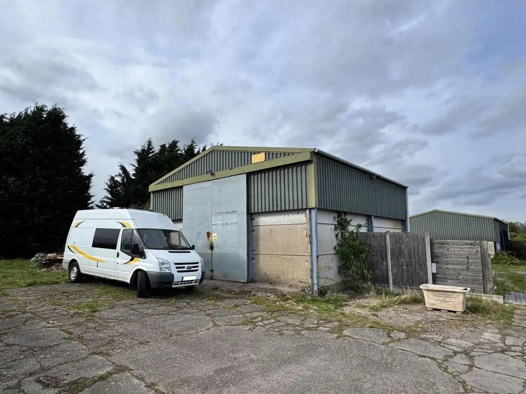 Freehold Vacant 7 Bedroom Farmhouse with a Range of Outbuildings