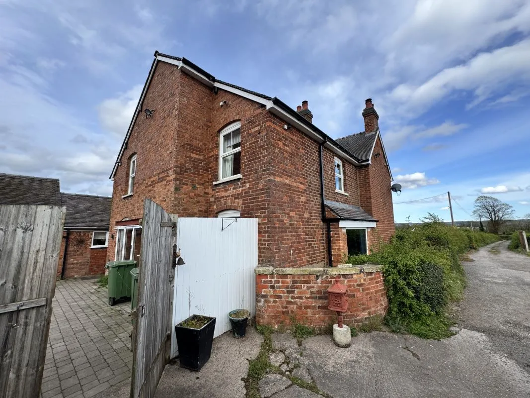 Freehold Vacant 7 Bedroom Farmhouse with a Range of Outbuildings