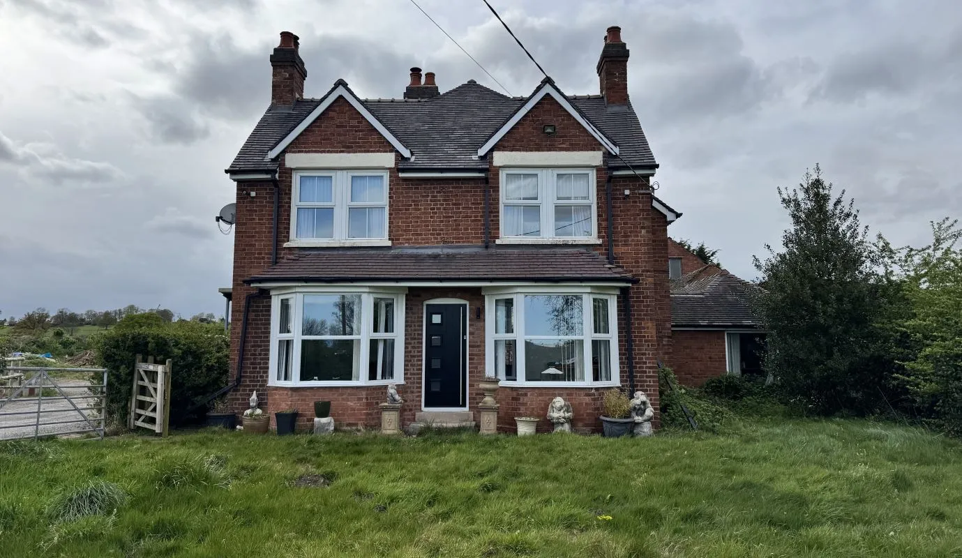 Freehold Vacant 7 Bedroom Farmhouse with a Range of Outbuildings