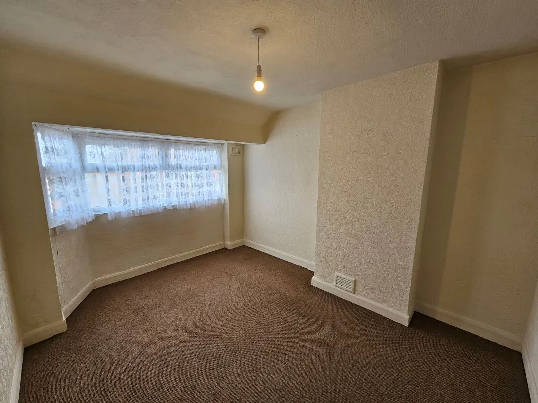Freehold Vacant Semi Detached House with Three Bedrooms