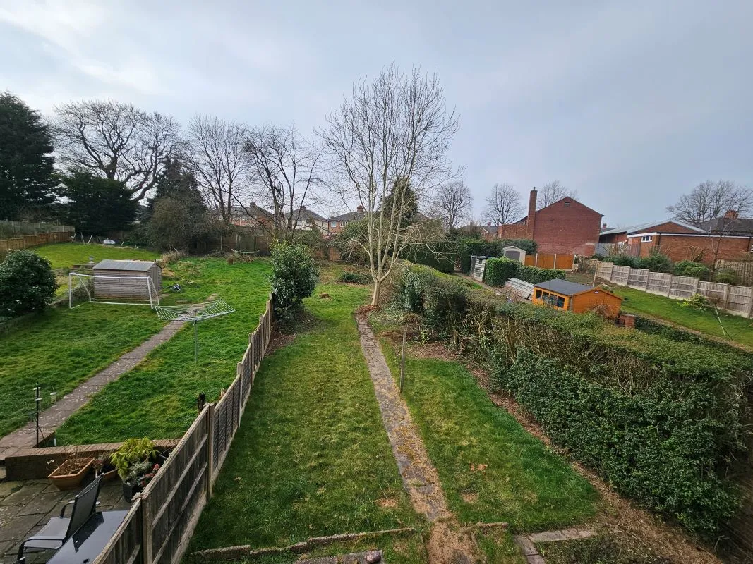 Freehold Vacant Semi Detached House with Three Bedrooms