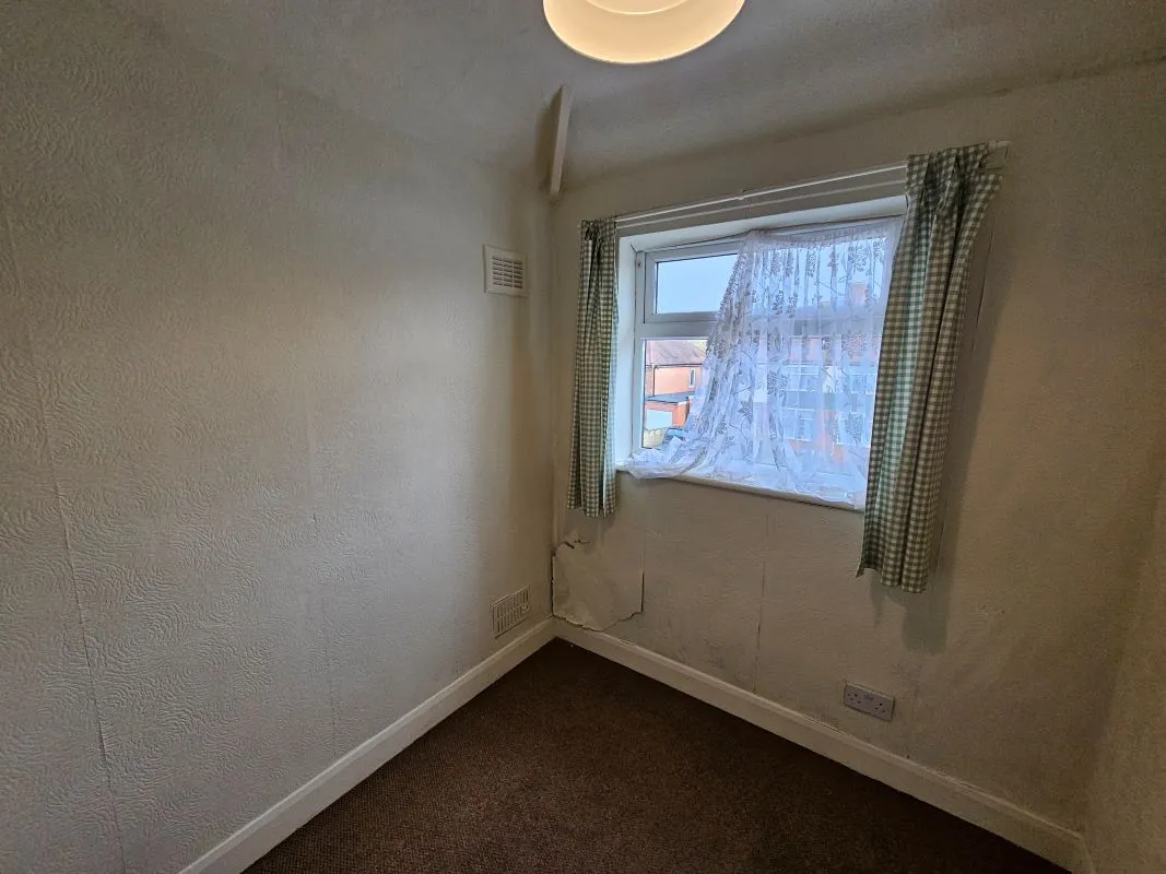 Freehold Vacant Semi Detached House with Three Bedrooms