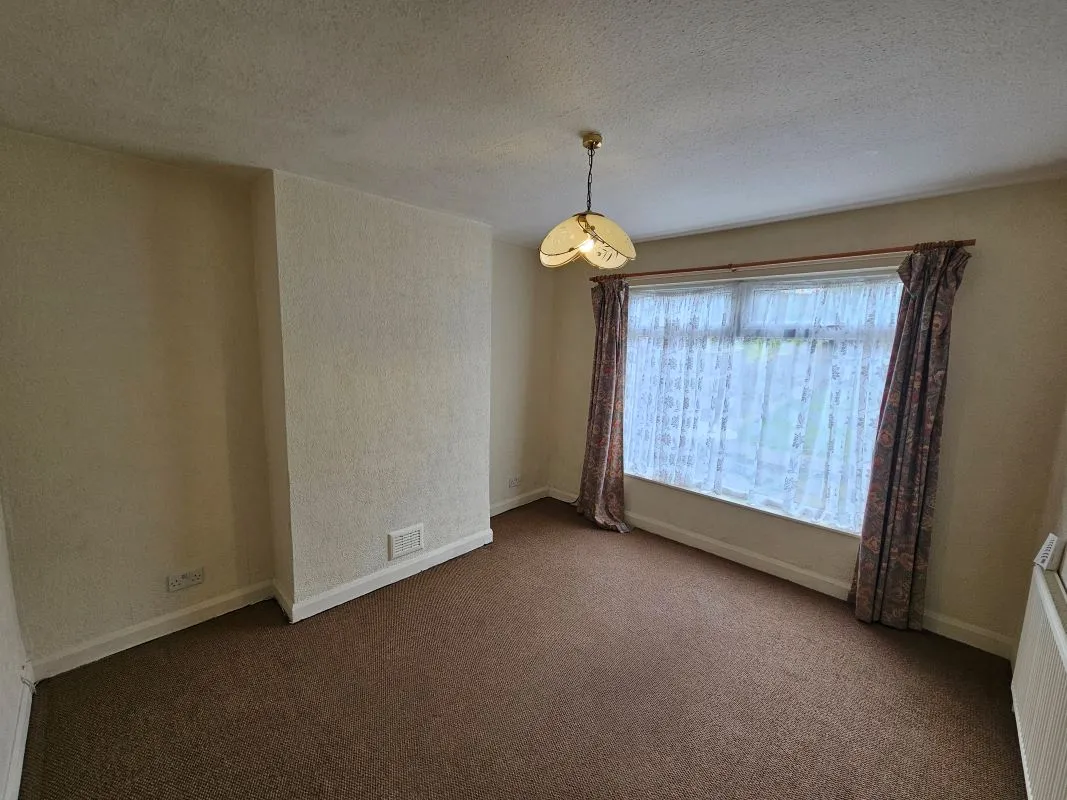 Freehold Vacant Semi Detached House with Three Bedrooms