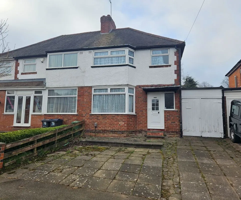 Freehold Vacant Semi Detached House with Three Bedrooms