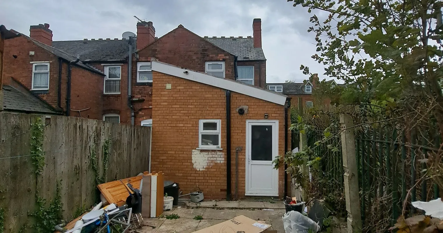 Freehold Vacant Three Bedroom Extended Terrace House