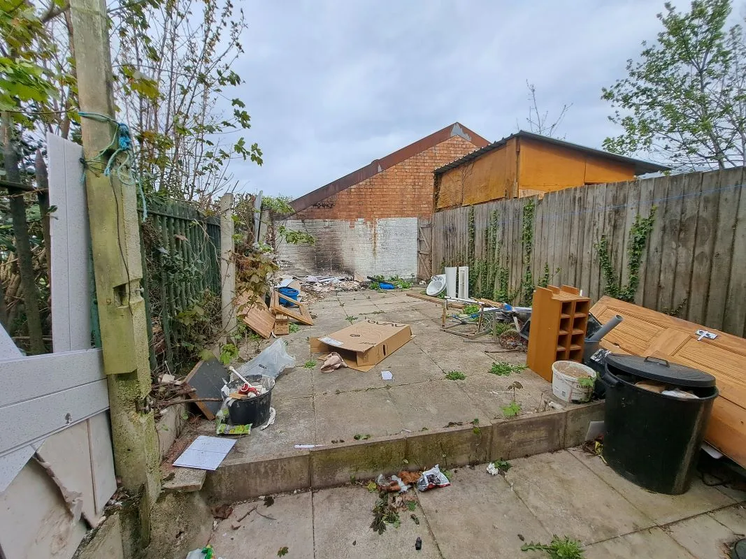 Freehold Vacant Three Bedroom Extended Terrace House