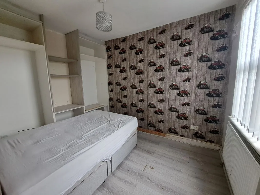 Freehold Vacant Three Bedroom Extended Terrace House