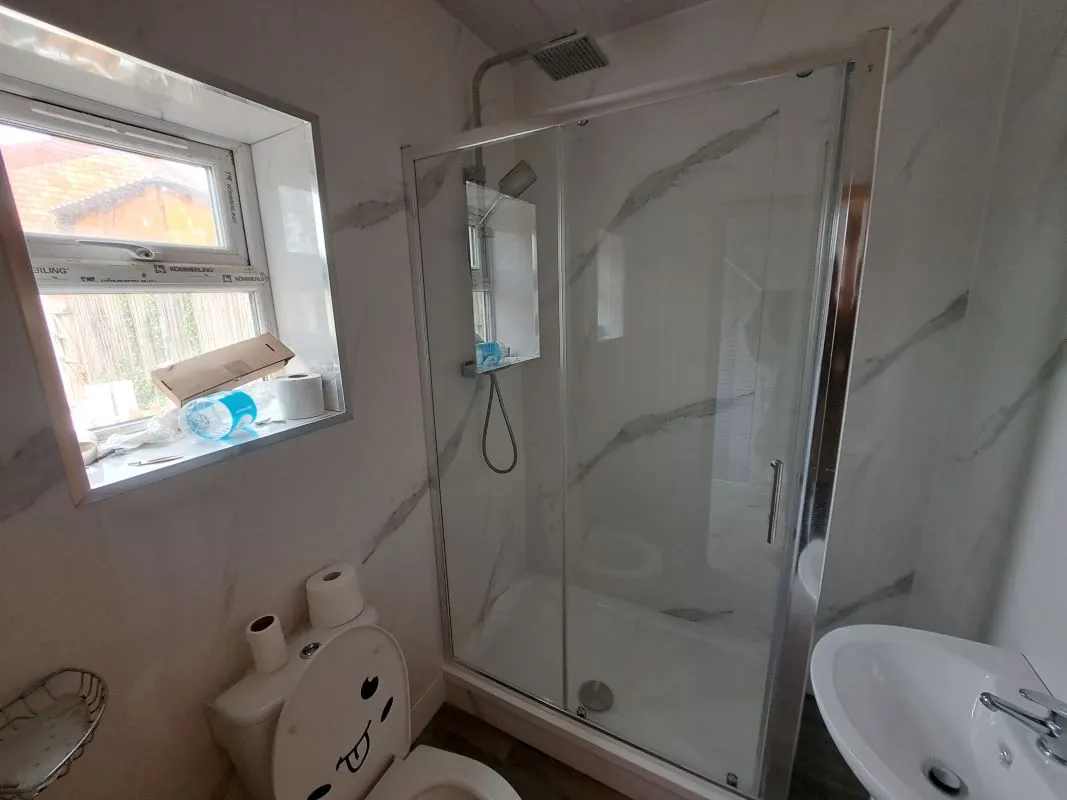 Freehold Vacant Three Bedroom Extended Terrace House
