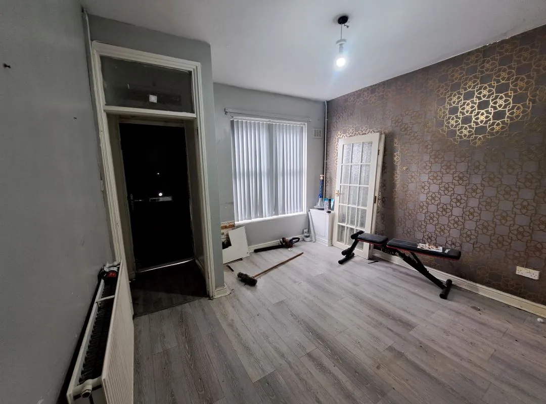Freehold Vacant Three Bedroom Extended Terrace House