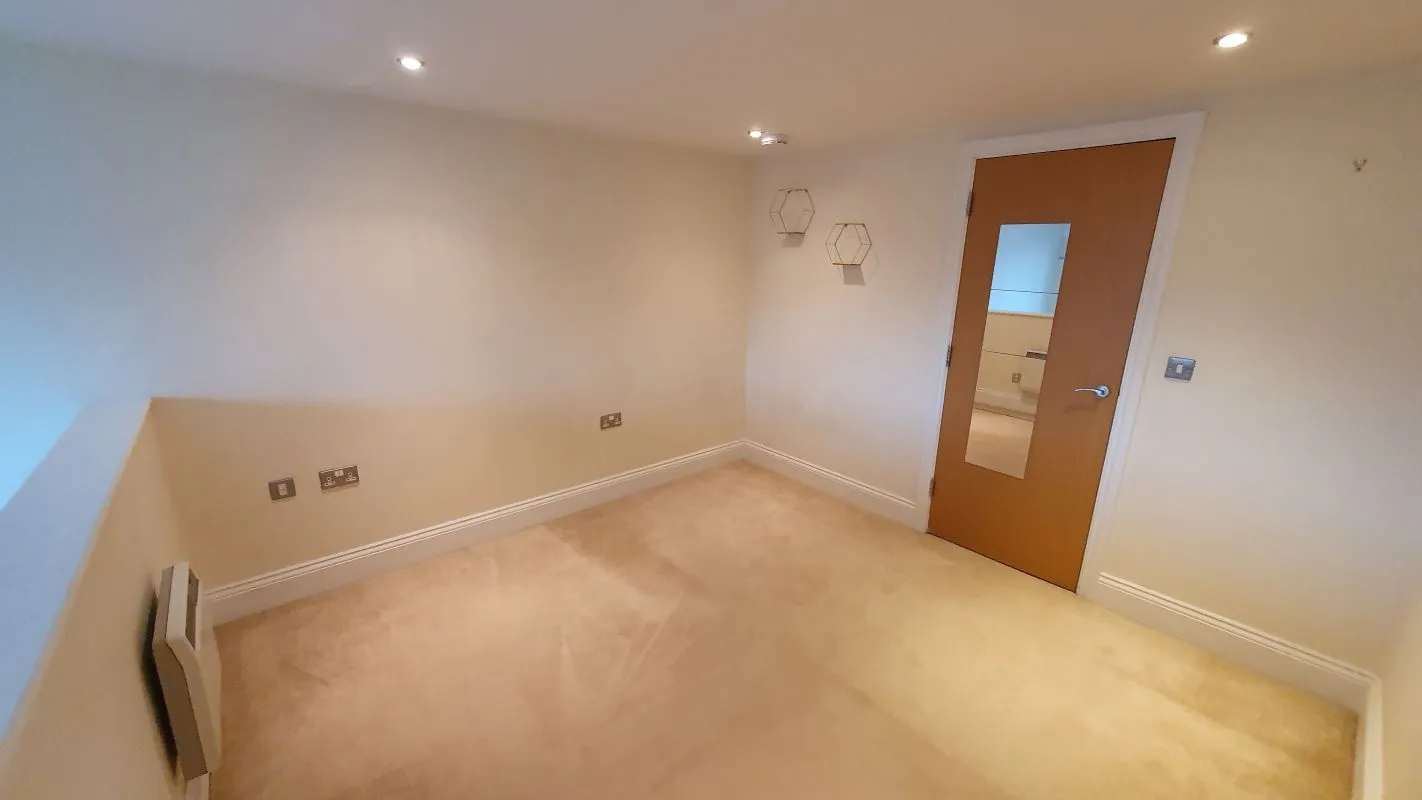 Leasehold Vacant 2 Bedroom Apartment in Converted Period Building
