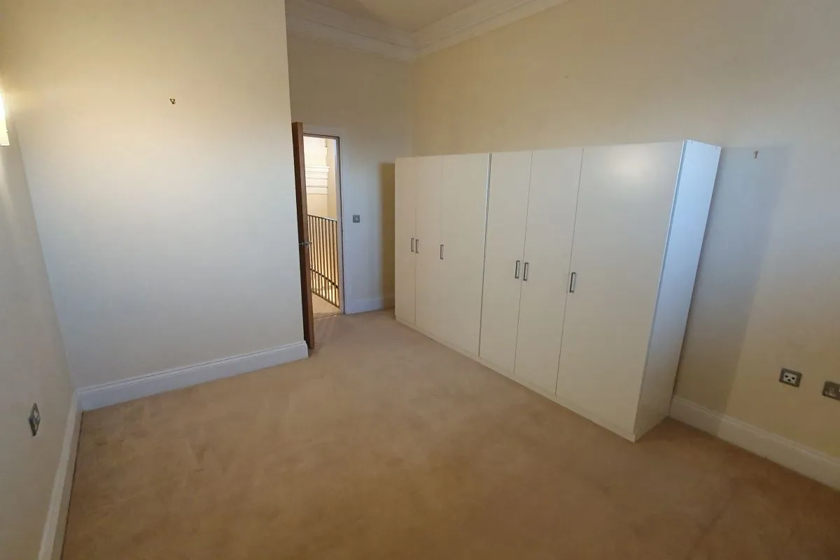Leasehold Vacant 2 Bedroom Apartment in Converted Period Building