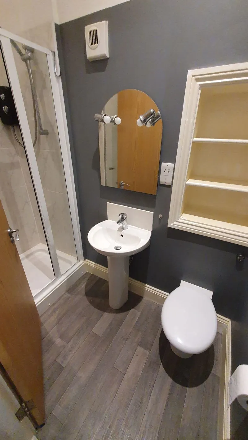 Leasehold Vacant 2 Bedroom Apartment in Converted Period Building