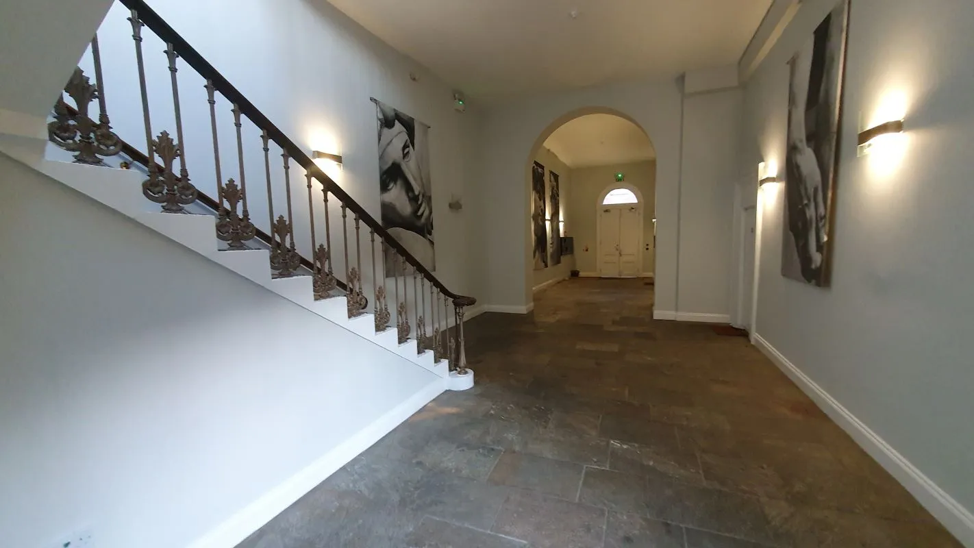 Leasehold Vacant 2 Bedroom Apartment in Converted Period Building
