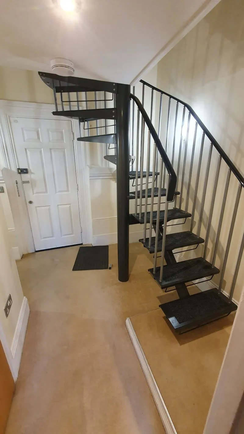 Leasehold Vacant 2 Bedroom Apartment in Converted Period Building