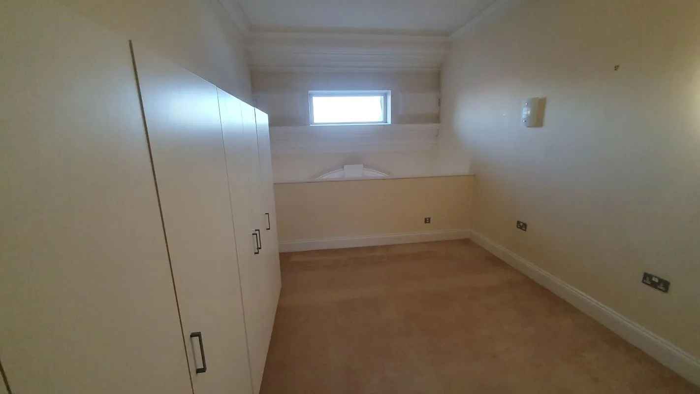 Leasehold Vacant 2 Bedroom Apartment in Converted Period Building