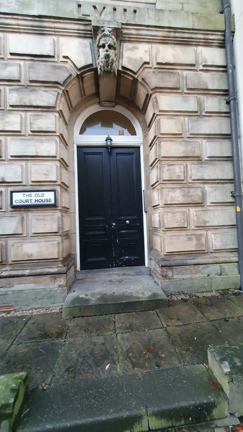 Leasehold Vacant 2 Bedroom Apartment in Converted Period Building