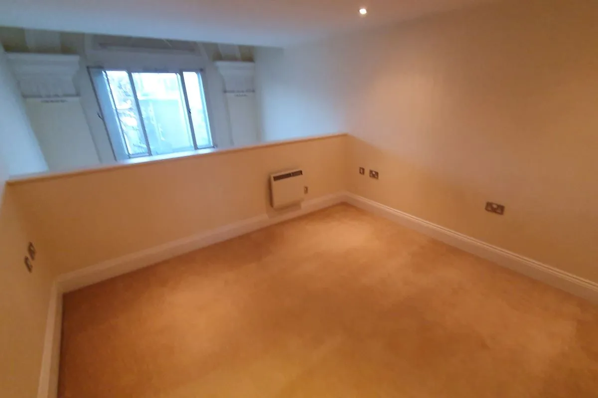 Leasehold Vacant 2 Bedroom Apartment in Converted Period Building